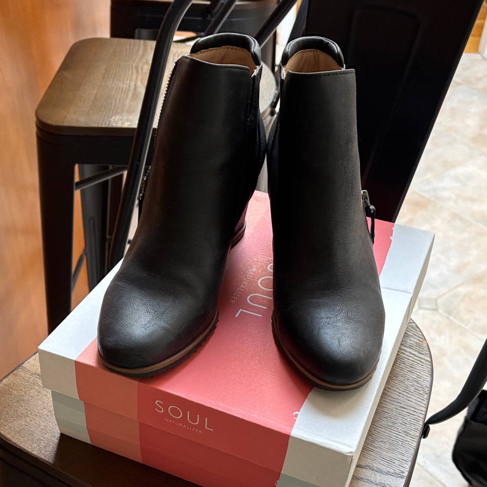 SOUL Naturalizer Sleek Black Ankle Boots